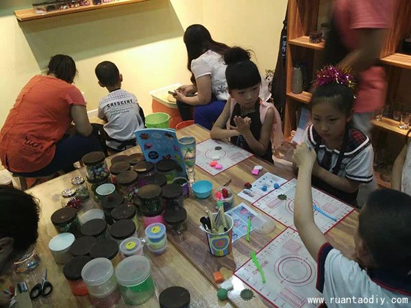 六一特別獻(xiàn)禮韓磊DIY陶藝創(chuàng)意加盟店活動(dòng)報(bào)道（圖）_2