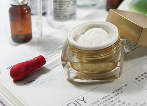 化妝品OEM廠家分享：化妝品中相克的成分及產(chǎn)品（圖）_1