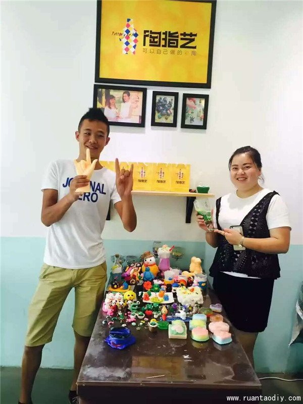 陶藝DIY戴微茜女士的加盟店總部培訓(xùn)結(jié)束（圖）_3