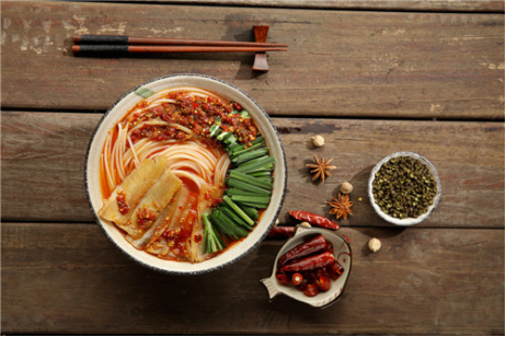 特色餐飲川味米線沈小福生意火爆（圖）_1