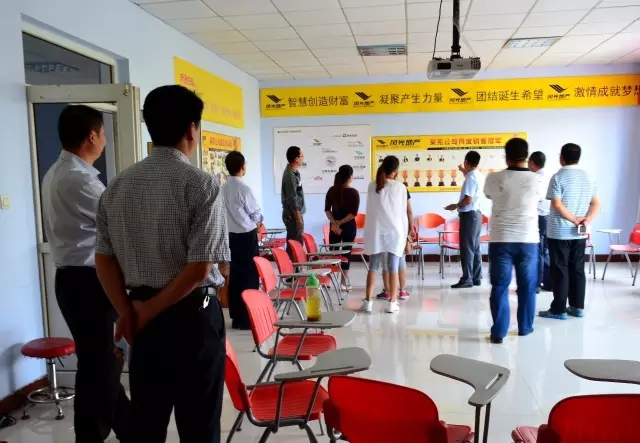 萊蕪市房管局、鋼城房管局市場科蒞臨萊蕪風(fēng)光地產(chǎn)參觀交流（圖）_1