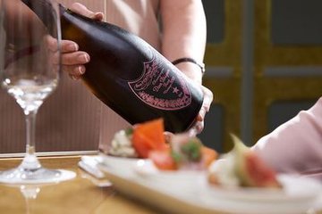 醬香型發(fā)霉老酒和濃香型白酒哪種更好喝_1