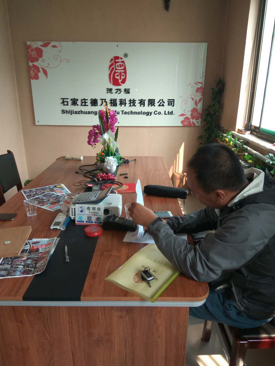 天津西青區(qū)修輪轂一定要到當(dāng)?shù)氐履烁?，技術(shù)專(zhuān)業(yè)翻新改色拉絲電鍍_1