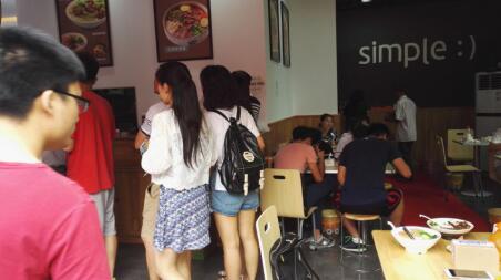 米線加盟項目沈小福米線西南石油大學(xué)店開業(yè)（圖）_2