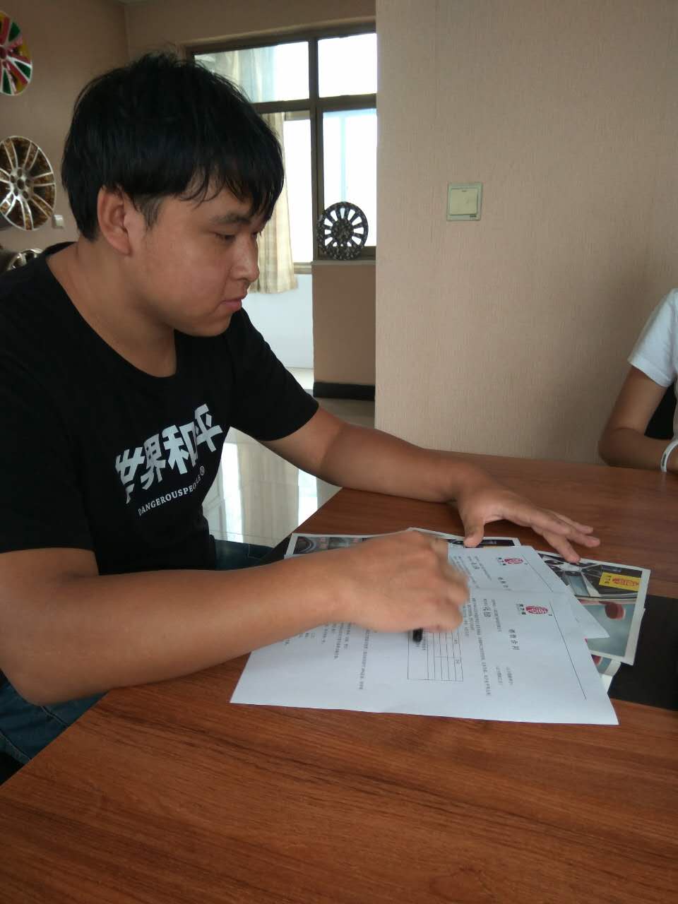 德乃福全自動輪轂拉絲機(jī)迎來東北黑龍江的老板選購_1