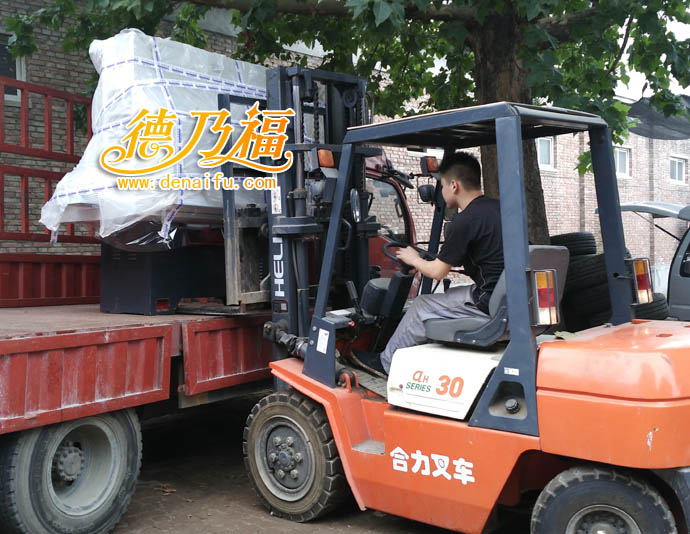 在甘肅蘭州有一家德乃福店專業(yè)修復(fù)輪轂傷口拉絲面翻新_3