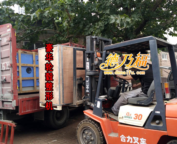 在甘肅蘭州有一家德乃福店專業(yè)修復(fù)輪轂傷口拉絲面翻新_5