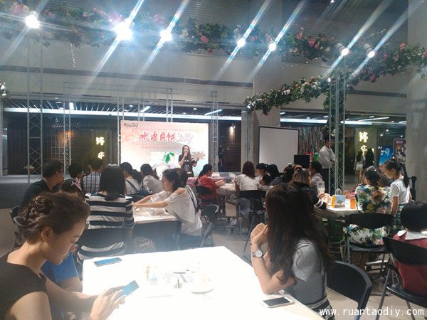 中秋節(jié)冰皮月餅DIY活動(dòng)火熱進(jìn)行中（圖）_2