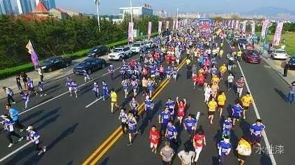 無(wú)窮花水漆 助威煙臺(tái)國(guó)際馬拉松賽事（圖）_3