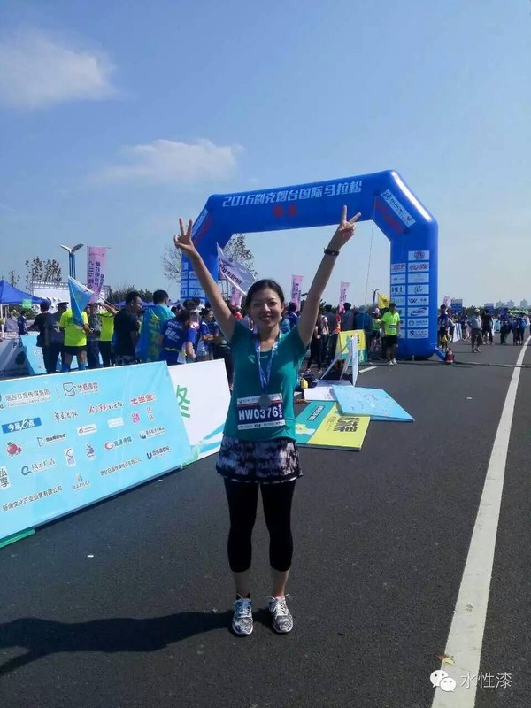 無(wú)窮花水漆 助威煙臺(tái)國(guó)際馬拉松賽事（圖）_4