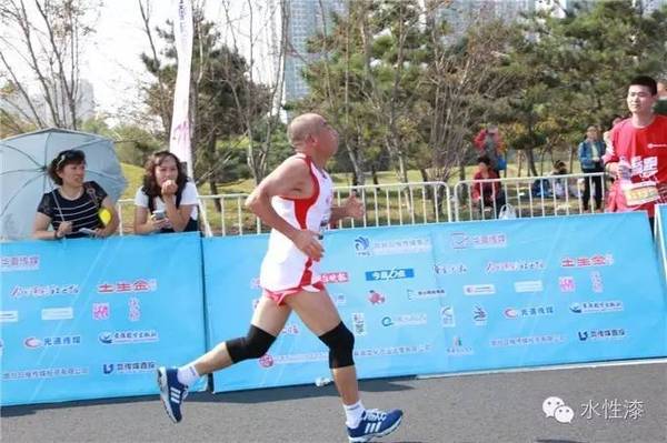無(wú)窮花水漆 助威煙臺(tái)國(guó)際馬拉松賽事（圖）_7