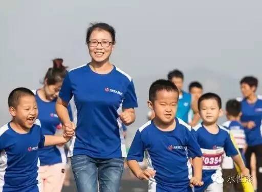 無(wú)窮花水漆 助威煙臺(tái)國(guó)際馬拉松賽事（圖）_8