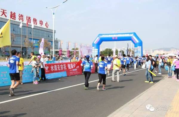 無(wú)窮花水漆 助威煙臺(tái)國(guó)際馬拉松賽事（圖）_14