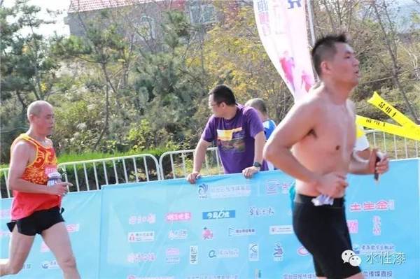無(wú)窮花水漆 助威煙臺(tái)國(guó)際馬拉松賽事（圖）_16