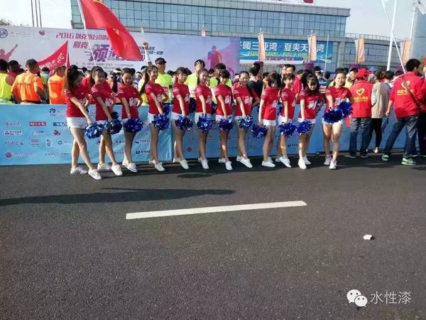 無(wú)窮花水漆 助威煙臺(tái)國(guó)際馬拉松賽事（圖）_18