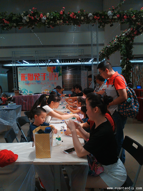 群光廣場舉辦彩陶兔子DIY活動現(xiàn)場（圖）_7