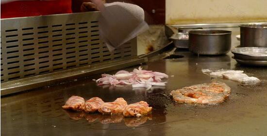 鐵板燒技術(shù)培訓(xùn)去哪里可以學(xué)鐵板燒（圖）_1