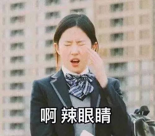 丑的墻體彩繪什么樣？神級(jí)彩繪能讓家變身奇幻森林（圖）_5