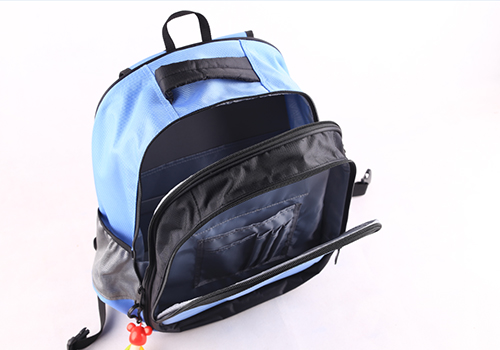 德犬安全健康書包，讓您的孩子高人一頭！（圖）_5