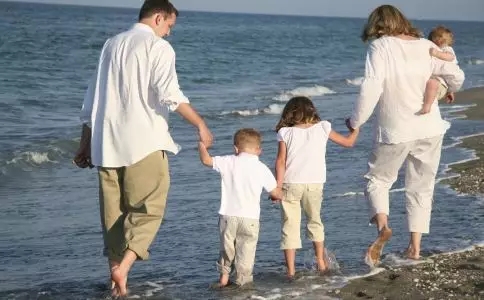 國慶親子長途游攻略，諾盾未來星兒童電話手表必不可少（圖）_1