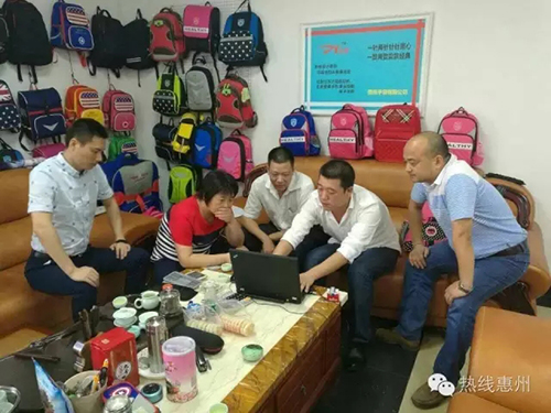 惠州名企強(qiáng)強(qiáng)聯(lián)手，隆重推出德犬護(hù)脊減負(fù)健康書(shū)包?。▓D）_1