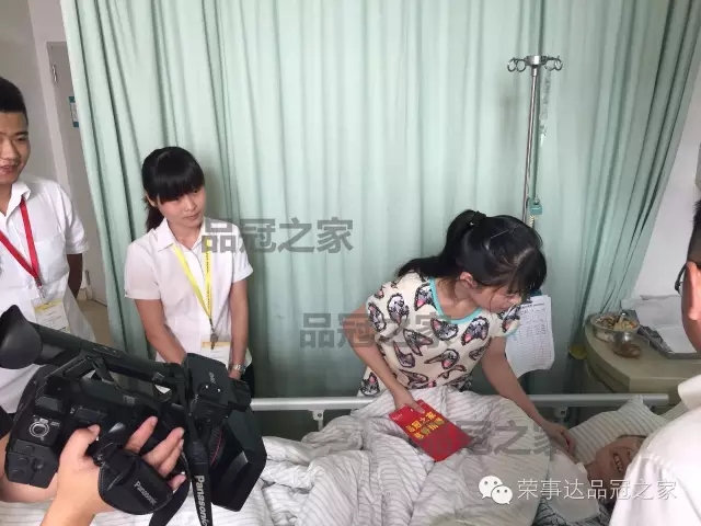 【品冠之家涓涓行动】智障母亲身患重症  养女废寝忘食为爱守护（图）_4