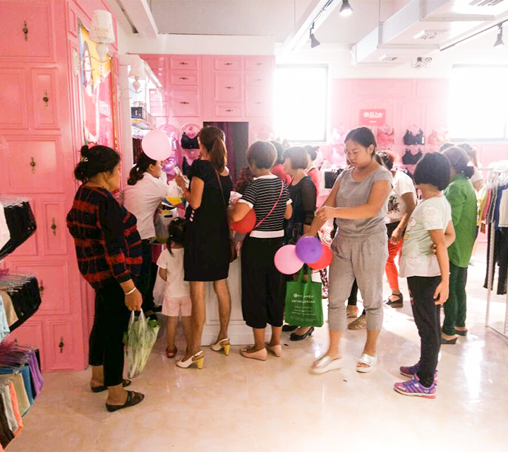 【广汉连山】百分百女人在商场也疯狂！开业业绩12689元（图）_2