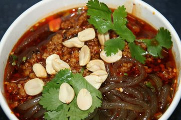 重慶酸辣粉加盟 上哪有學(xué)習(xí)酸辣粉技術(shù) 正宗酸辣粉秘方教學(xué)_1