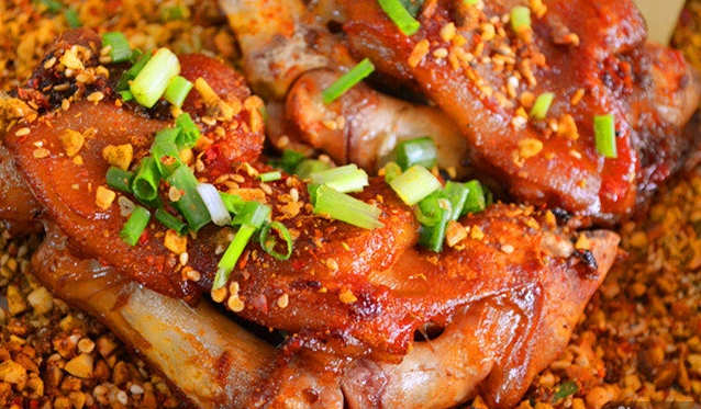 湖南特色烤豬蹄技術(shù)培訓(xùn) 正宗烤豬蹄哪里有學(xué)_1