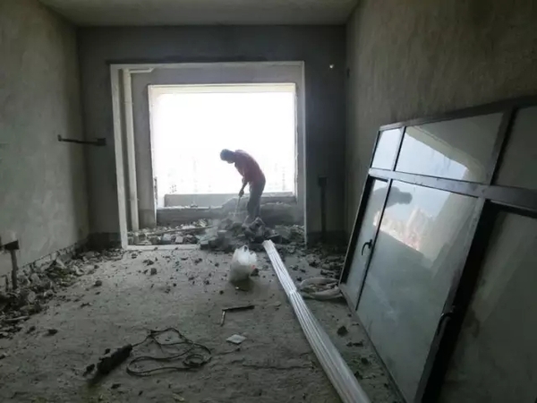 鑿得驚天動地，鄰居聽得揪心，墻這么拆安全嗎？（圖）_6