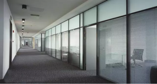 辦公室裝修常用的玻璃隔斷,武漢楚天風云裝飾（圖）_1