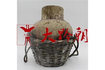 茅臺(tái)鎮(zhèn)地皇楚紙封壇不老酒小瓶酒價(jià)格/醬香型茅臺(tái)鎮(zhèn)地皇洞藏老壇不老酒得到廣大消費(fèi)者的認(rèn)可_2