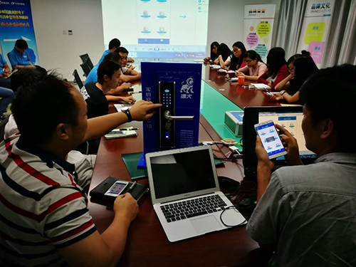 【德犬手機(jī)門鎖】開(kāi)會(huì)沒(méi)玩手機(jī)被老板批評(píng)了，藍(lán)瘦…香菇…_7