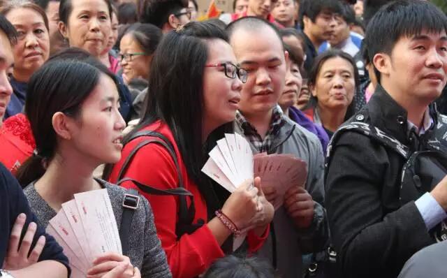 柏優(yōu)櫥柜攜手依諾瓷磚重裝開業(yè) 總裁現(xiàn)場簽售 鉅惠爆表（圖）_4