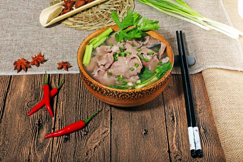 經(jīng)典四川美食蹺腳牛肉還得看牛勁道（圖）_1