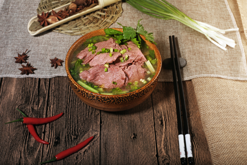 牛勁道蹺腳牛肉讓您美食一夏（圖）_1