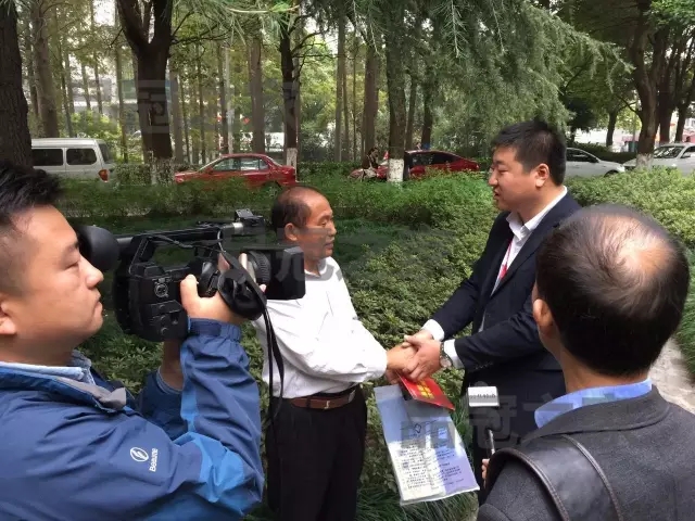 【涓涓行動】大火無情，品冠有愛－－-品冠之家慰問六安14歲少年呂亮亮（圖）_4