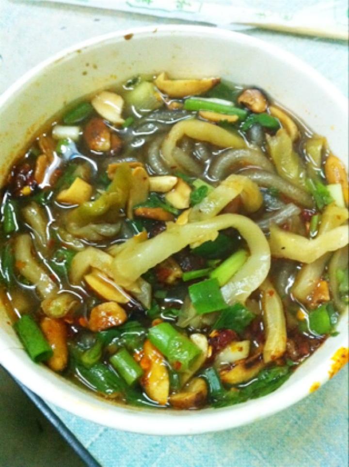 曉富酸辣粉加盟費(fèi)要多少錢(qián)，酸辣粉加盟怎么樣，酸辣粉加盟好嗎（圖）_1