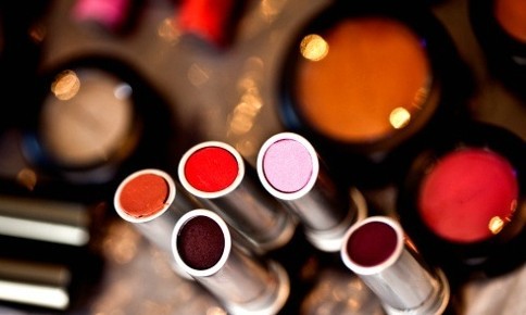 泊泉雅化妝品加盟：遇到閑逛不買的客戶怎么辦？_2