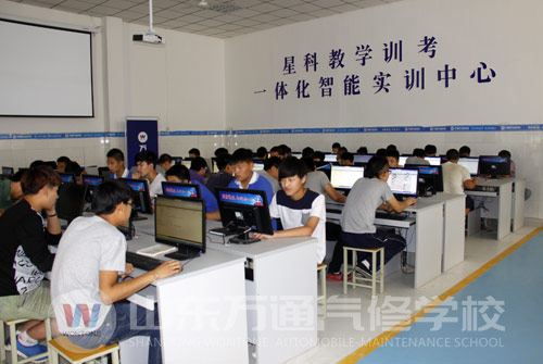 山東萬通汽修學(xué)校舉行階段考核 （圖）_1