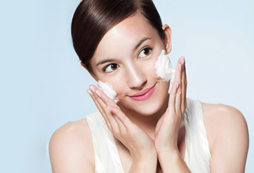 去痘洗面奶有效嗎？洗面奶加工商解惑（圖）_1