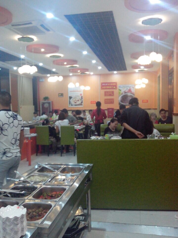 鮮煮藝旋轉(zhuǎn)小火鍋加盟多少錢/鮮煮藝旋轉(zhuǎn)小火鍋加盟條件(圖)_2