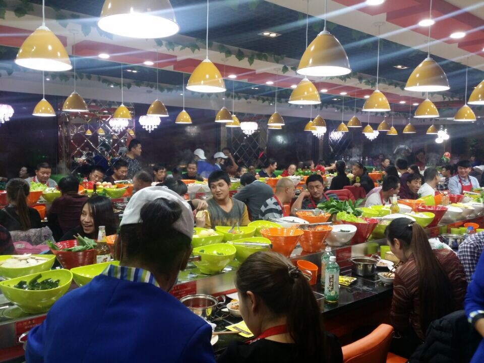 鮮煮藝旋轉(zhuǎn)小火鍋加盟多少錢/鮮煮藝旋轉(zhuǎn)小火鍋加盟條件（圖）_4