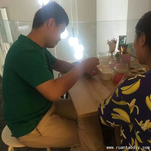 首位EKON手作加盟商正式在總部簽約成功（圖）_2