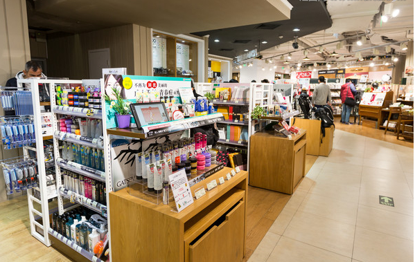 開一家化妝品店的準(zhǔn)備流程有哪些？_1