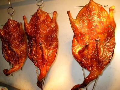 手撕烤鴨利潤多大？穿骨香手撕烤鴨什么地方培訓(xùn)（圖）_1