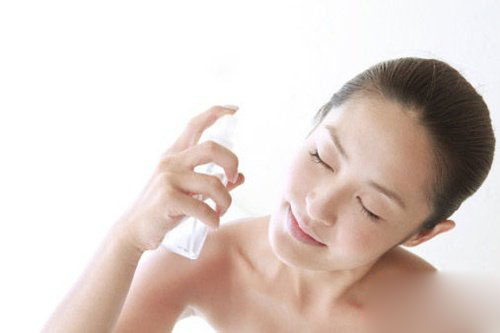 噴霧能補(bǔ)水保濕么？化妝品OEM廠家解惑（圖）_1