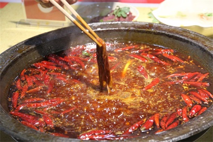 想加盟重慶老火鍋，哪個(gè)品牌好？_3