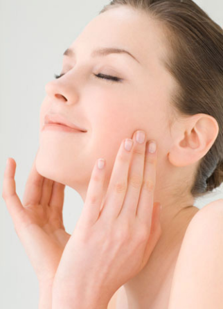 【解答】按摩真的能減少皺紋嗎？（圖）_2