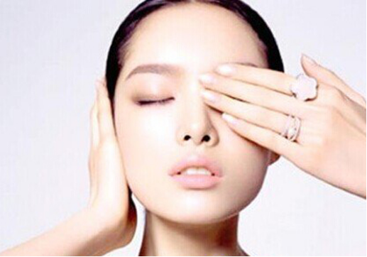 有效去除眼袋的方法（圖）_2